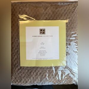 Concierge Collection Plush Popcorn Blanket Full Queen Warm Beige Soft Cozy NIP